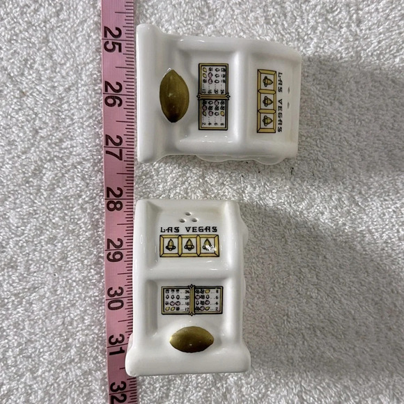 Vintage Las Vegas Ceramic Salt & Pepper  Shakers Rare - Picture 9 of 9